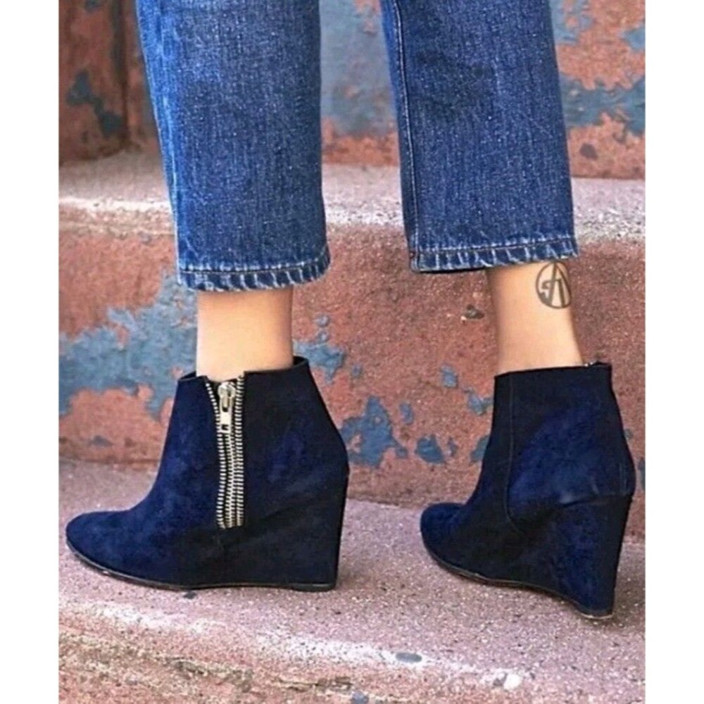 FREE PEOPLE ORLANDA Distressed Suede Zip Wedge Ankle Boots Edgy Sz 37/ 7 Navy